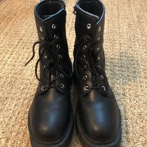 Combat boots/knock off doc martens